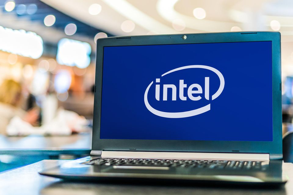 Um acht Prozent brach inmitten der Chipkrise der Markenwert von Intel ein. Das Unternehmen stieg zwei Plätze auf Rang 19 ab.