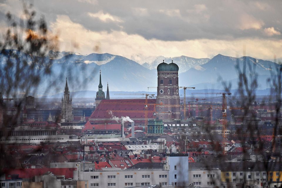 Nirgendwo sind die Quadratmeterpreise höher als an der Isar. 8.953 Euro muss man für einen Quadratmeter in München zahlen. Dabei ist der Preis im Vorjahresvergleich um 6 Prozent gefallen.