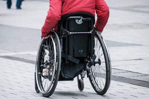 Für Menschen mit einer Behinderung gelten beim Versicherungsschutz besondere Regeln