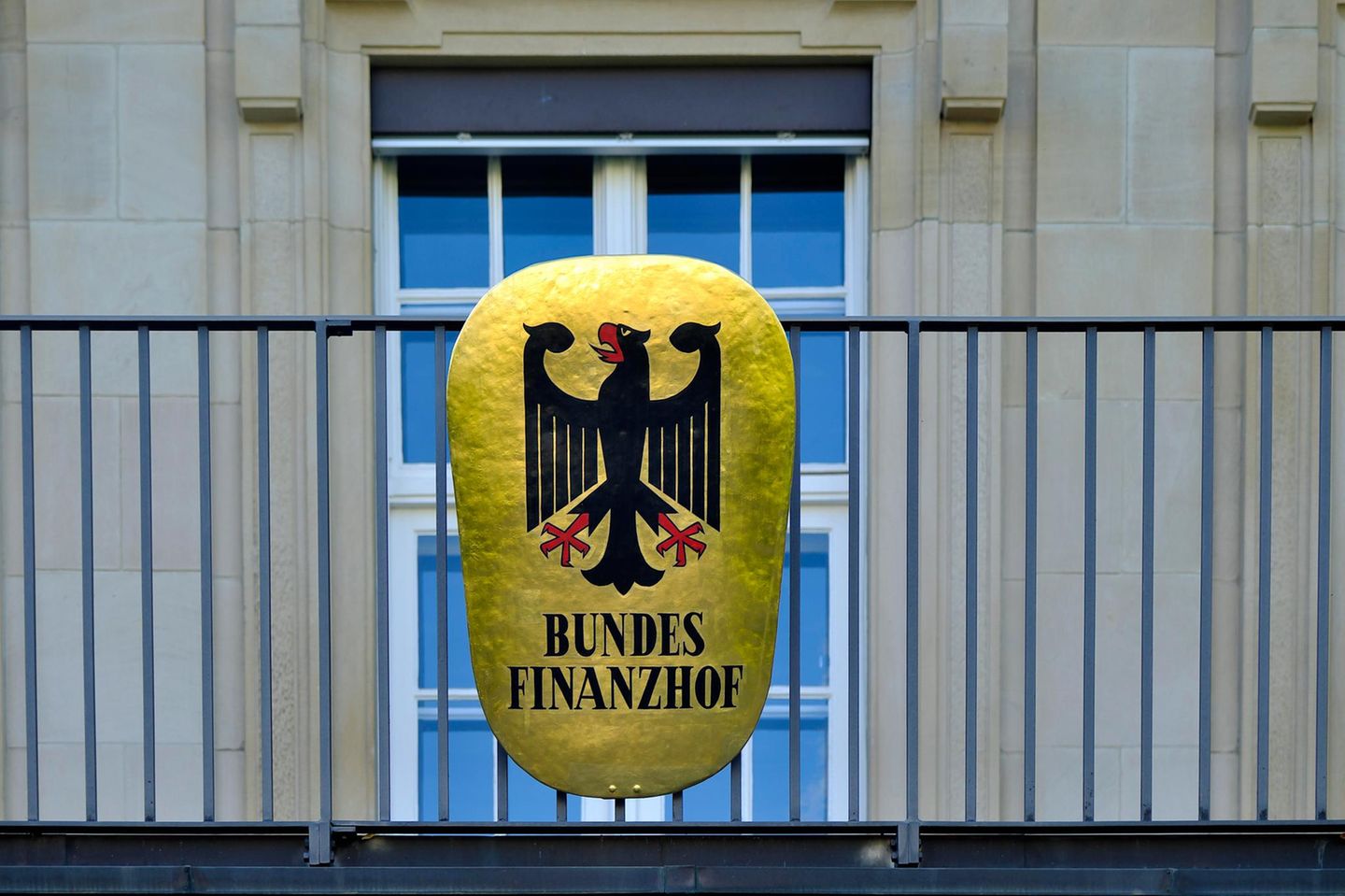 Das Wappen des Bundesfinanzhofs in München