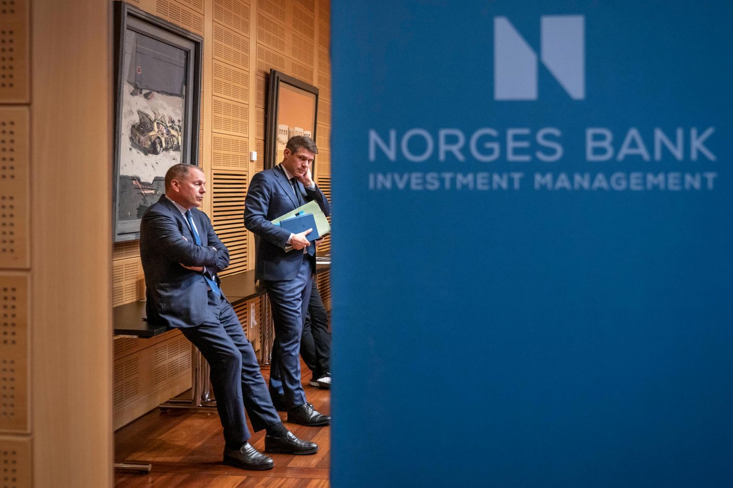 Nicolai Tangen (links), Chef des Norwegischen Staatsfonds, musste in dieser Woche einen Verlust von 150 Mrd. Euro für 2022 vermelden