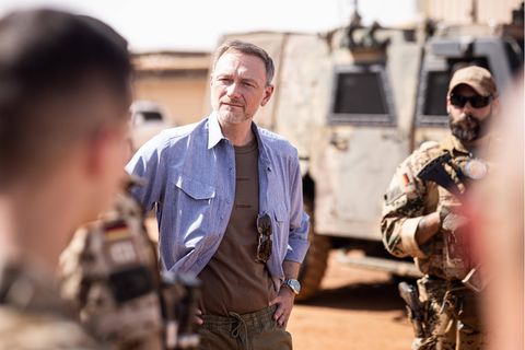 Finanzminister Christian Lindner beim Besuch der Bundeswehrsoldaten in Mali