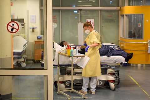 Notaufnahme der Uniklinik in Leipzig: An vielen Krankenhäusern arbeiten Ärzte und Pfleger am Anschlag