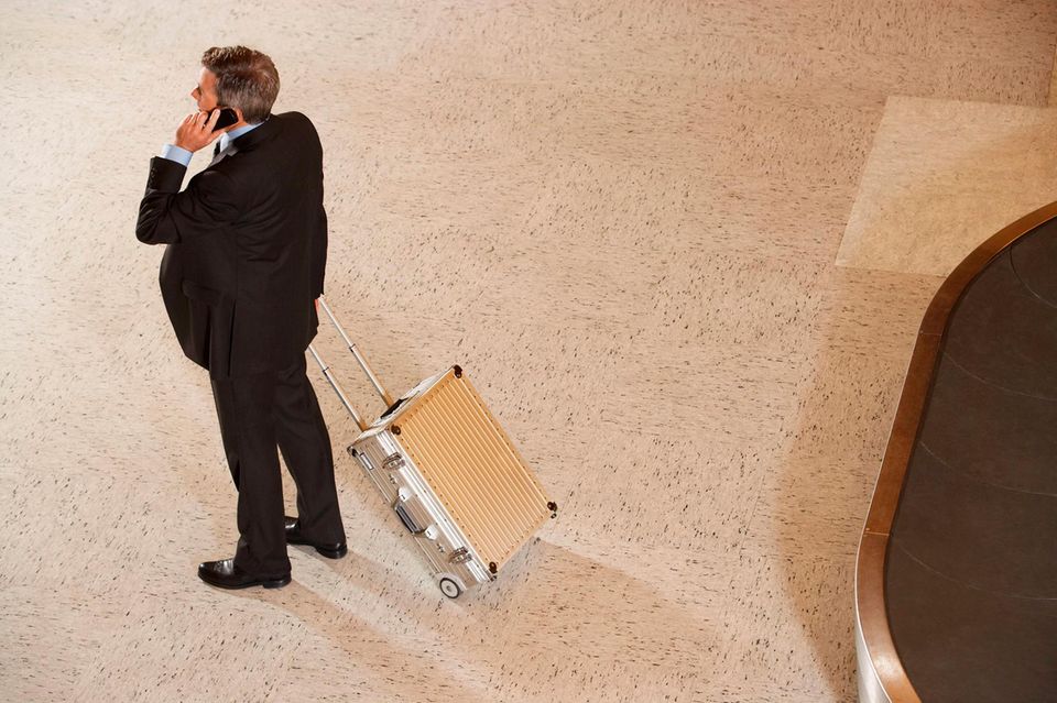 Xing hat ermittelt, welche Jobs 2022 am häufigsten von Unternehmen auf der Plattform gesucht wurden. Auf Platz sechs landeten Berater. Dies war der einzige Beruf, der sowohl bei Arbeitgebern als auch bei Bewerbern in den Top 10 auftauchte. Dazu später mehr. Berater verdienten Ende 2022 im Durchschnitt 61.400 Euro brutto pro Jahr in Vollzeit, wie Xing auf Basis von Daten von Kunuu mitteilte. Sie waren damit die Höchstverdiener in den Top 10.