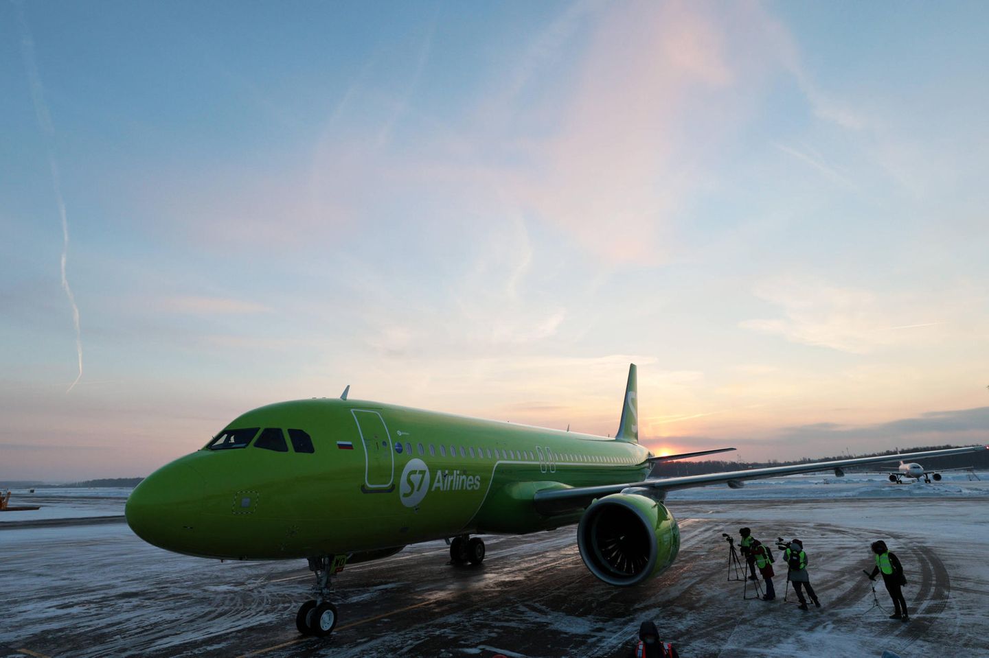 Dieser Airbus der russischen Fluggesellschaft S7 hat unter anderem Biokraftstoff getankt