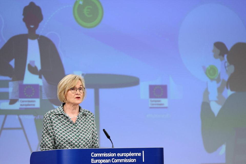 EU-Kommissarin Maired McGuinness will Provisionen in der Finanzbranche verbieten – sehr zum Ärger der Branche und des deutschen Finanzministers