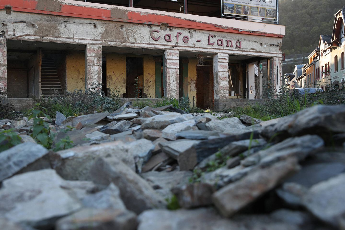 Hotel Cafe Lang verlassen und stark beschädigt durch das Hochwasser