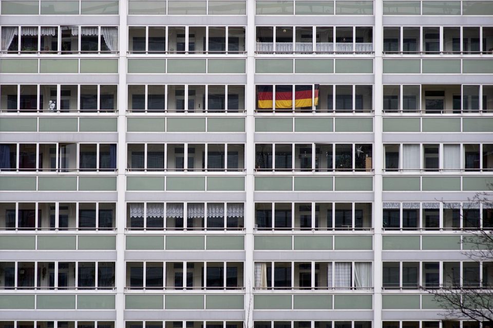 Die Preise für Immobilien sind 2022 deutschlandweit gefallen. In den Metropolen Hamburg, München und Frankfurt gingen die Preise im vierten Quartal sogar um bis zu 8 Prozent zurück. In Kölner und Stuttgart gab es einen Rückgang um 7 Prozent, in Leipzig und Berlin um immerhin 4 Prozent. 