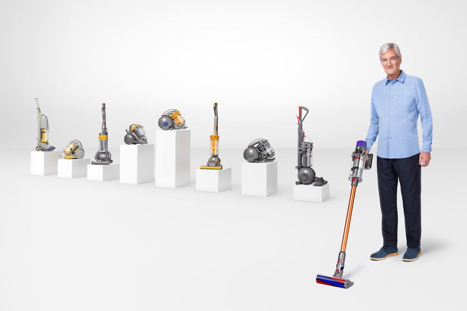 James Dyson ist berühmt für seinen beutellosen Staubsauger. Dabei begann der Milliardär seine Karriere eigentlich an einer Londoner Kunstakademie. Das Vermögen des Erfinders soll sich nach Zahlen von Forbes auf 7,7 Mrd. Dollar beziffern. 