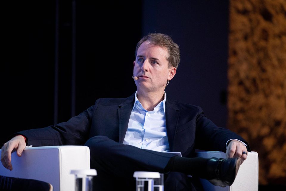 Laut Wall Street Journal ist Steve McLaughlin der bestbezahlte Fintech-Banker aller Zeiten. Seine 2002 gegründete Investmentbank investiert ausschließlich in Fintechs. McLaughlins jährliche Einnahmen sollen sich auf 600 Mio. Dollar belaufen, so Forbes. 