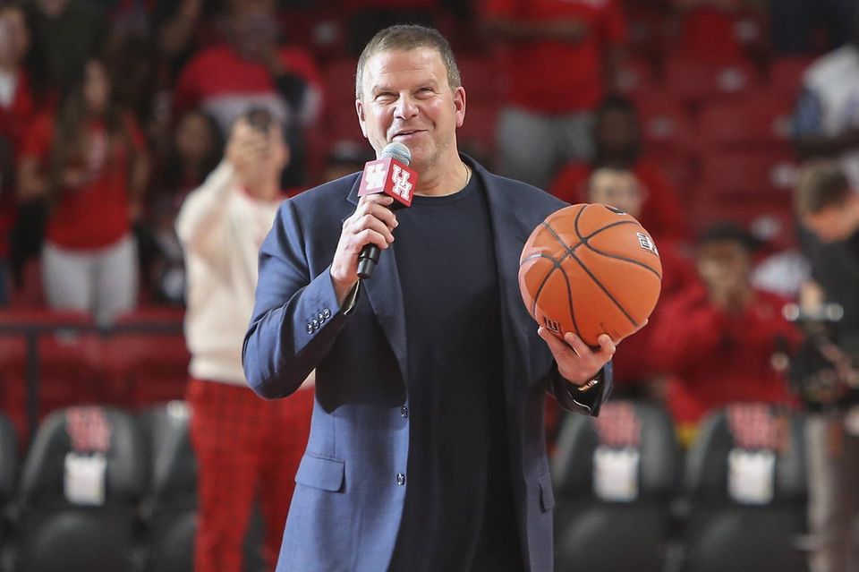 In den 1980er-Jahren besitzt Tilman Fertitta neun Restaurants. Jahre später umfasst sein Markenimperium bereits mehr als 200 Restaurants, Hotels und Casinos. Fertitta war es auch, der 2011 das Waterfront Casino des bankrotten Trump Entertainment Resorts übernahm. Sein Vermögen wird gemäß Forbes-Auswertung auf 8 Mrd. Dollar beziffert. 