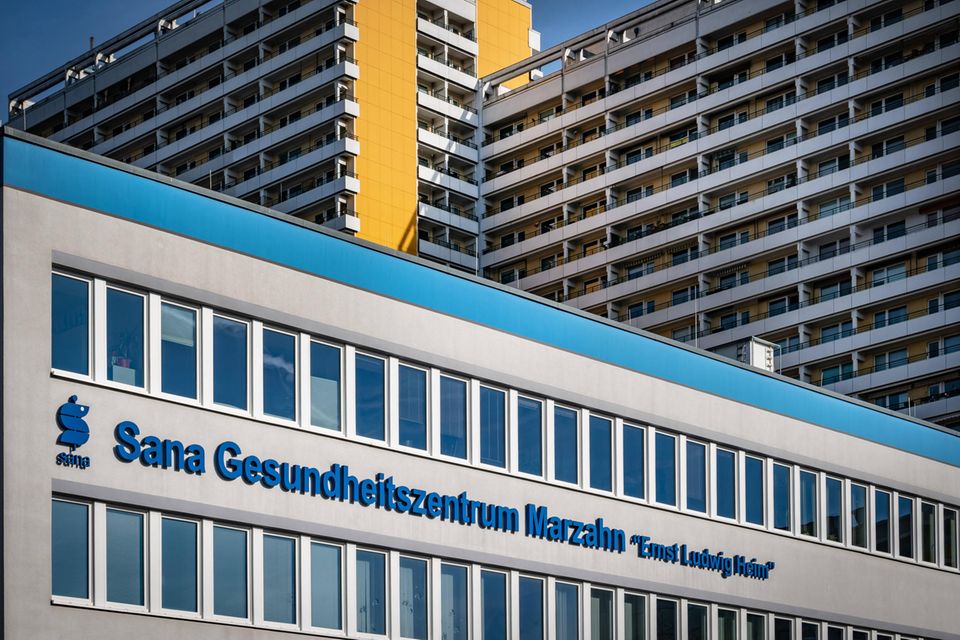 Die drei größten privaten Klinikbetreiber Deutschlands sind der Statistik zufolge seit 2007 hingegen stark gewachsen. Sana konnte das Ergebnis demnach mehr als verdreifachen. Der Umsatz stieg von 0,95 auf 3,01 Milliarden Euro. Der Betreiber verbesserte sich damit vom vierten auf den dritten Platz.
