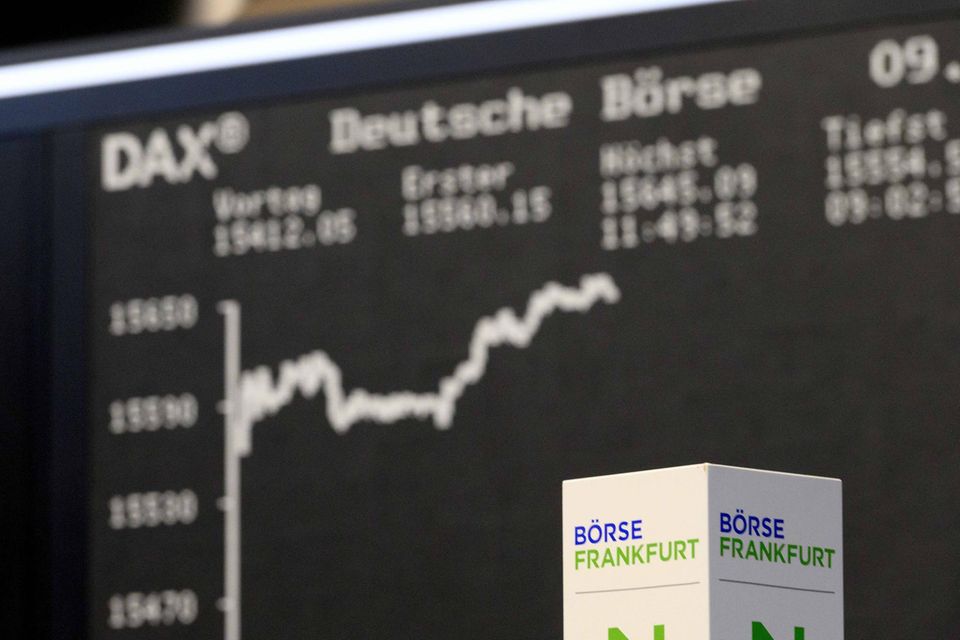 Aktien, die in der ersten deutschen Börsenliga notiert sind, erhalten mehr Aufmerksamkeit. Für Anleger zahlt sich das jedoch nicht unbedingt aus
