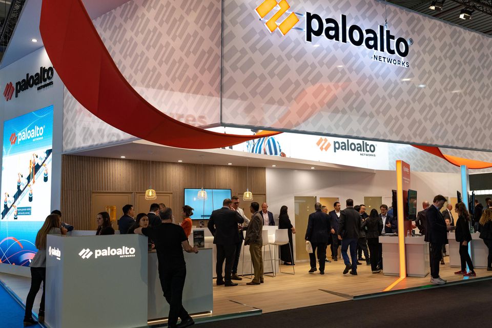 Stand von Palo Alto Networks auf dem Mobile World Congress 2023 in Barcelona