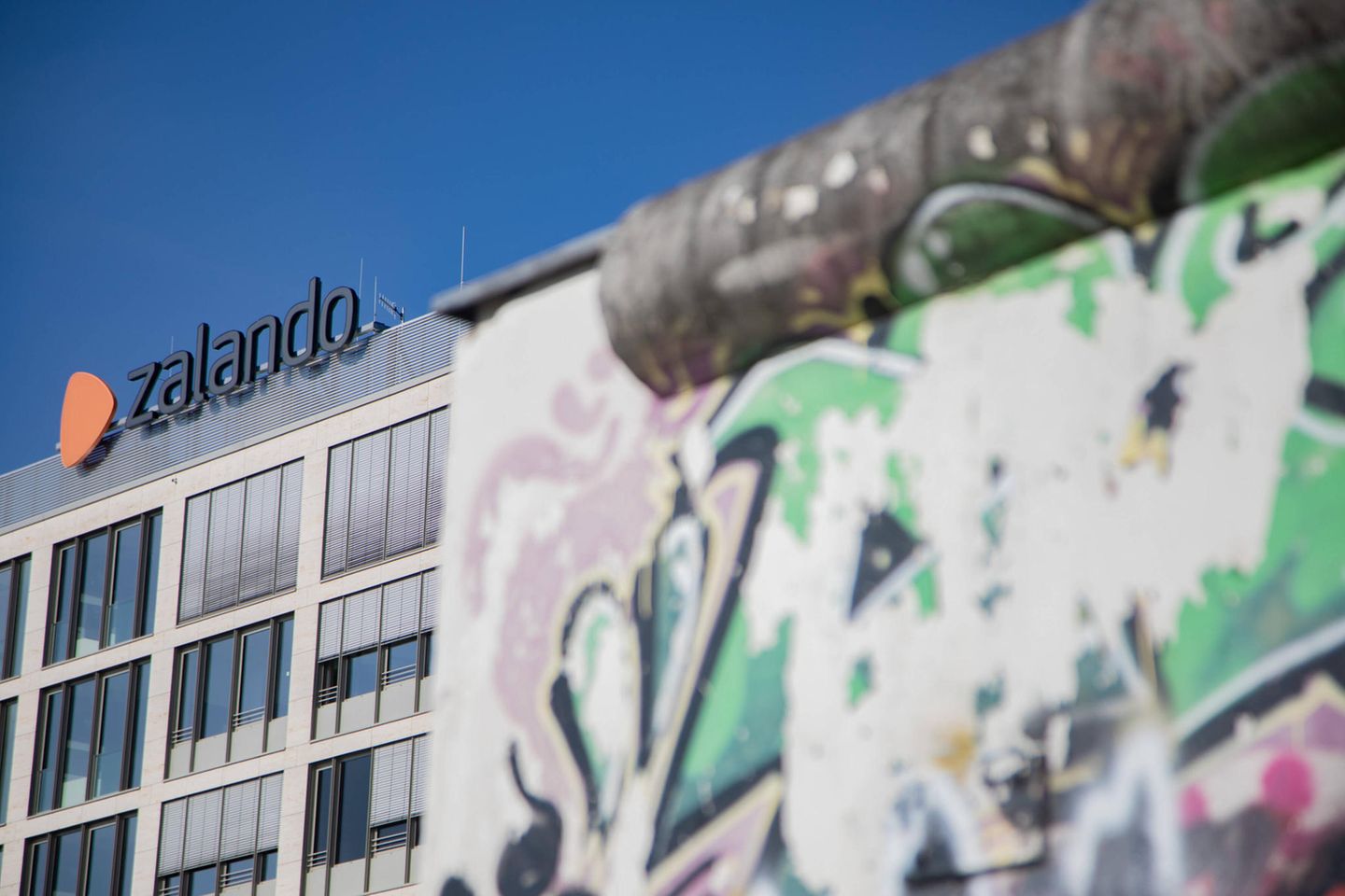 Headquarter des Online-Modehändlers Zalando an der Berliner East Side Gallery