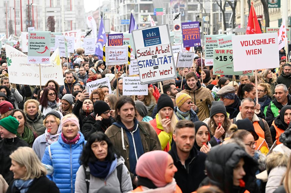 Menschen streiken in Österreich
