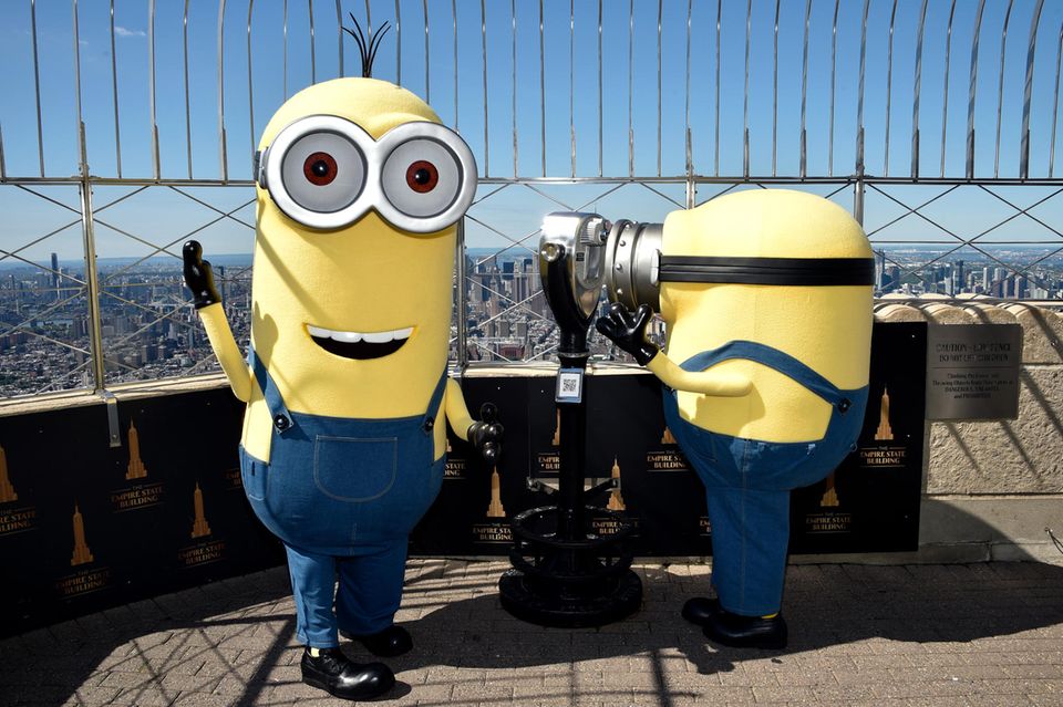 Manche Superhelden sind klein, knallgelb und tragen Latzhose. Die Minions bewiesen 2022 mit „The Rise of Gru“ (so der Originaltitel) erneut, dass an den Kinokassen mit ihnen zu rechnen ist. Der fünfte Film im „Ich – einfach unverbesserlich“-Franchise spielte weltweit knapp 940 Mio. Dollar ein. Der Vorgänger „Ich – einfach unverbesserlich 3“ hatte 2017 knapp den Sprung über die Marke von einer Milliarde Dollar geschafft.