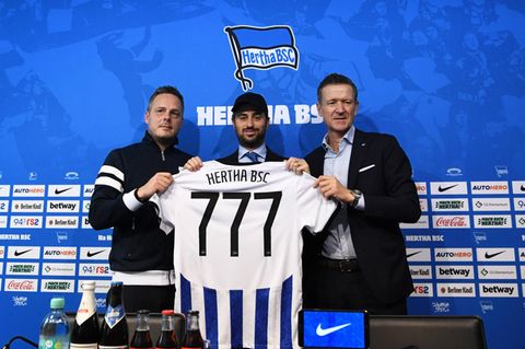 Neu im Team: Hertha-Präsident Kay Bernstein (l.) und Hertha-Geschäftsführer Thomas Herrich (r.) begrüßen 777-Partners-Gründer Josh Wander als neuen Mehrheitseigentümer bei dem Bundesligisten