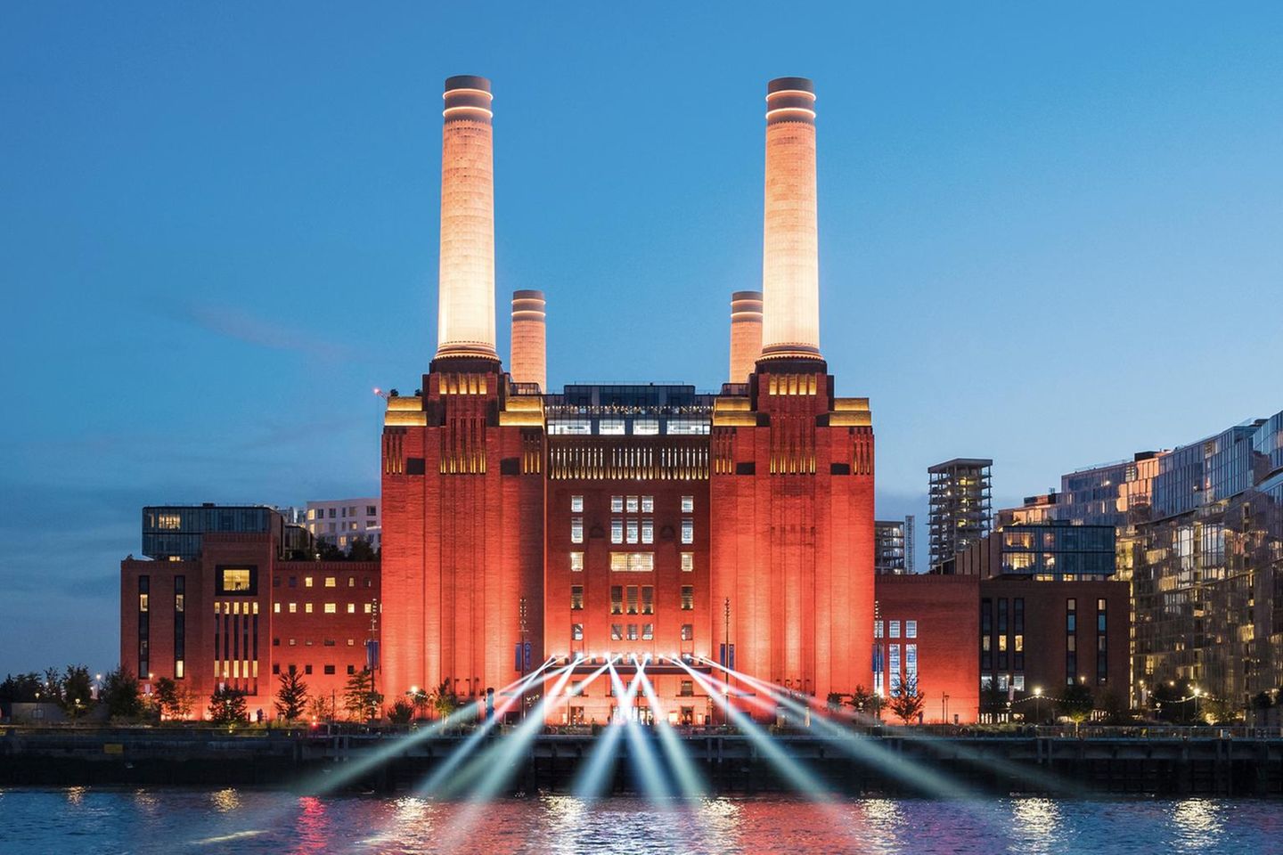 Am Südufer der Themse erstrahlt die Battersea Power Station seit Kurzem in neuem Glanz