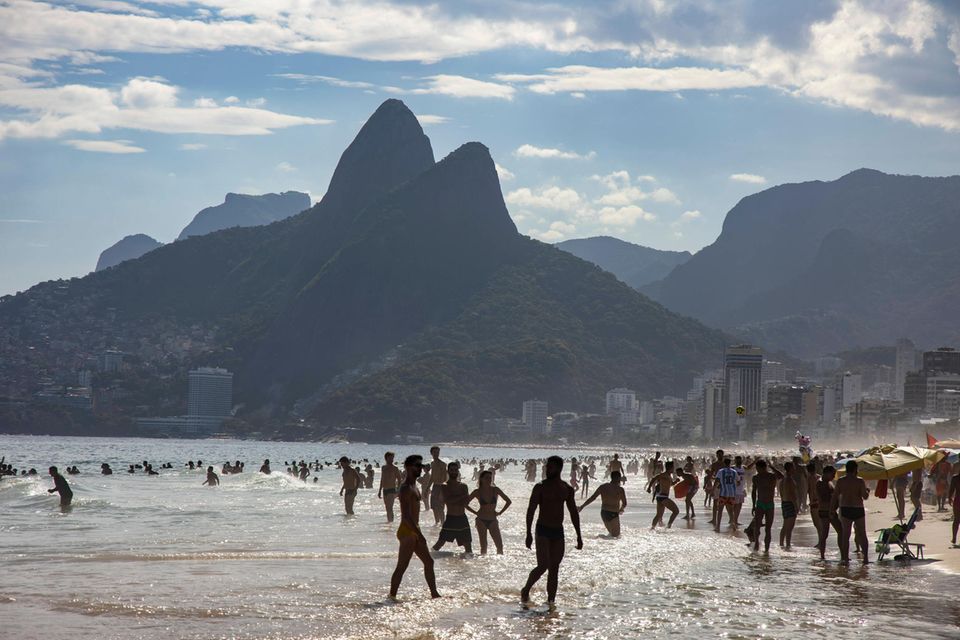 #5 Brasilien Brasilien konnte dank weniger Vergiftungstoter in dieser Sparte eine Eins vorweisen. Insbesondere die hohe Zahl von Tötungsdelikten aber brachten dem südamerikanischen Staat im Ranking der gefährlichsten Reiseländer Platz fünf ein (minus 268 Punkte). Brasilien kam in dieser Kategorie auf den dritthöchsten Wert. Extrem schlecht fiel auch die Bewertung in der Sparte „Verletzungen“ aus.
