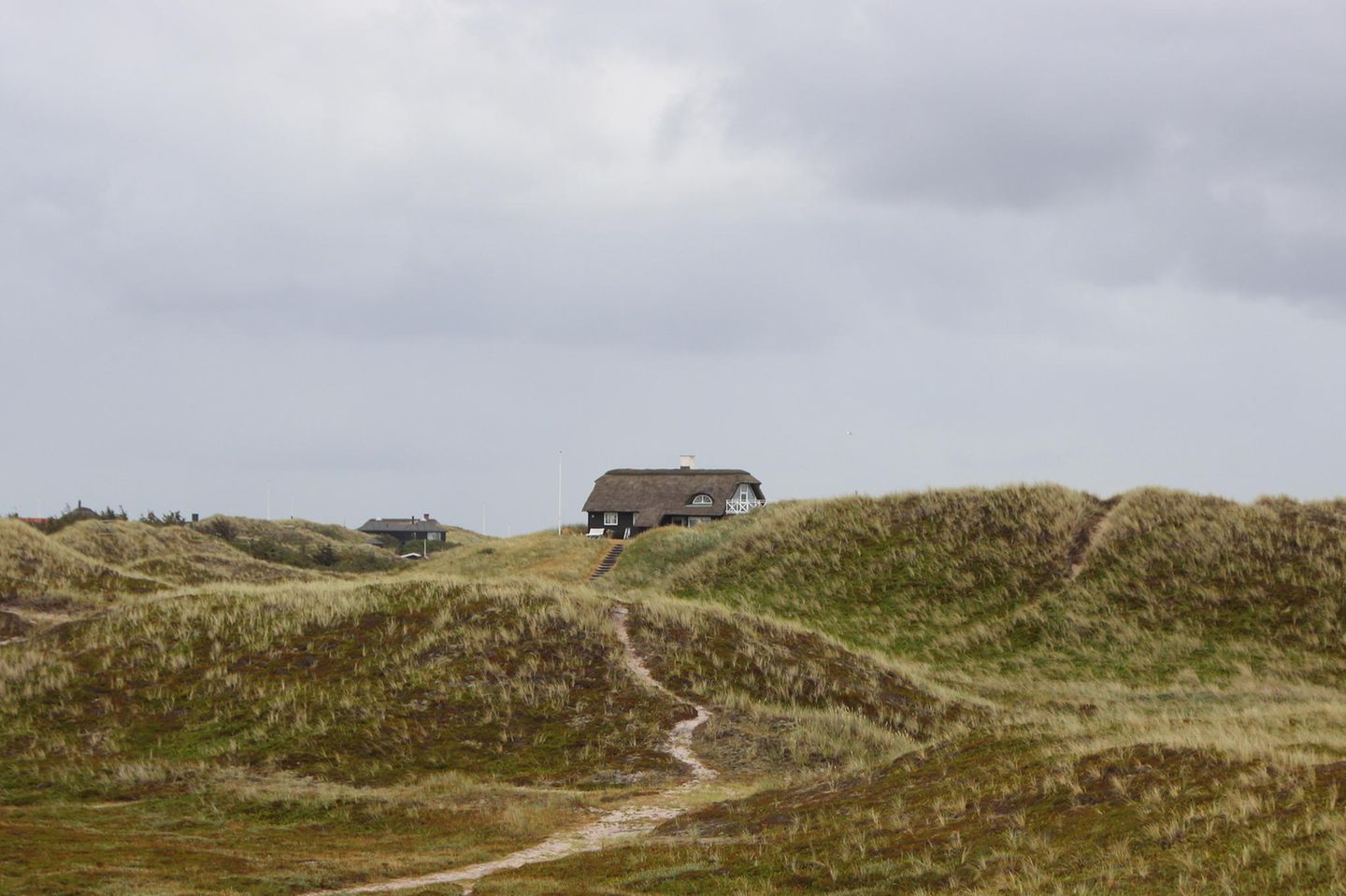 Ein Sommerhaus mitten in der dänischen Sanddüne 