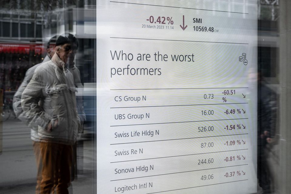 Am Montag ging es zunächst steil abwärts für die Aktien der Credit Suisse und der UBS
