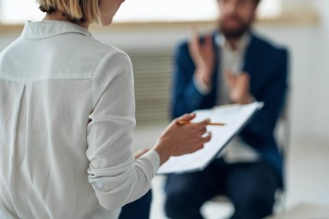 Menschen, die eine Psychotherapie benötigen, kommen nur schwer an eine Berufsunfähigkeitsversicherung