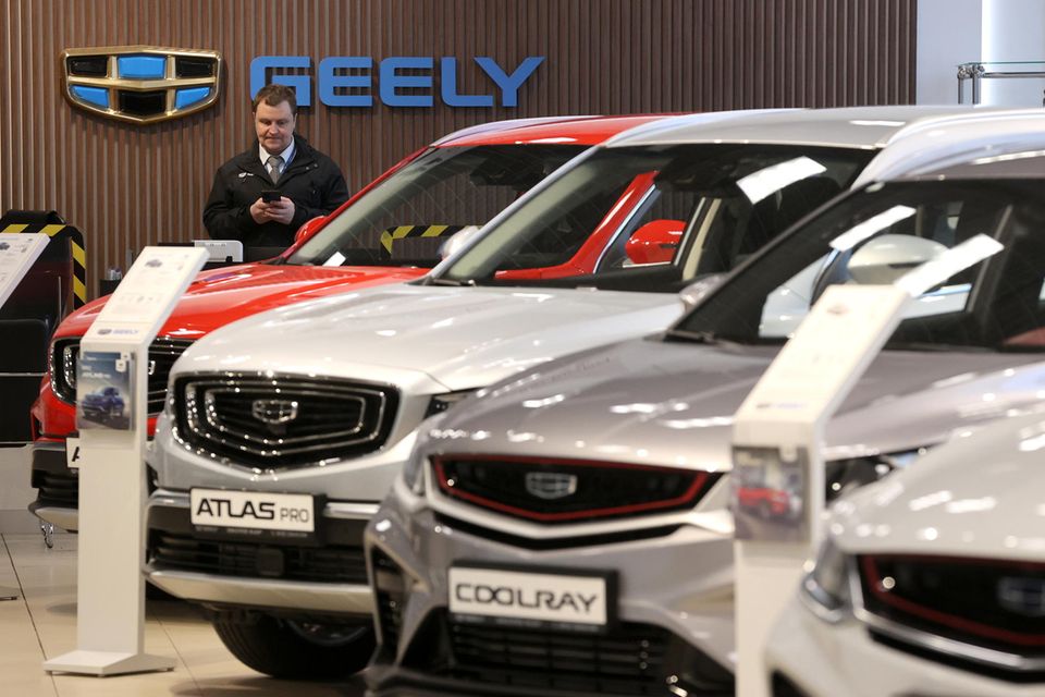Ein Autohändler der chinesischen Marke Geely in St. Petersburg.