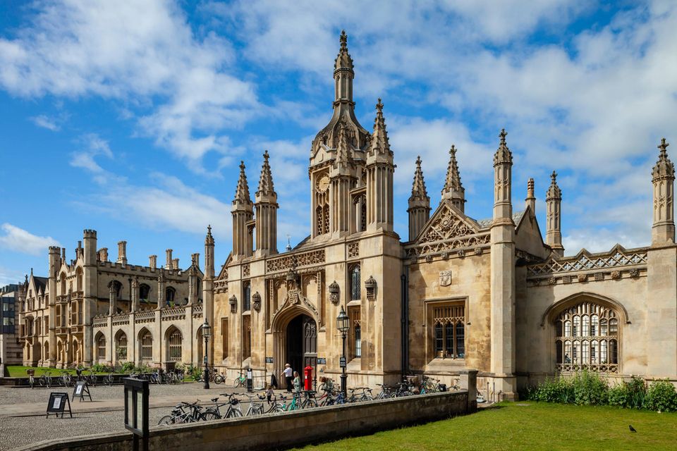 Die University of Cambridge belegte wie im Vorjahr unter den Hochschulen mit den weltweit begehrtesten Absolventen Platz vier. Sie wurde damit im GEURS-Ranking erneut zur besten Universität außerhalb der USA sowie zur Spitzenreiterin in Europa gekürt. Vor ihr lagen im Gesamt-Ranking das Massachusetts Institute of Technology, das California Institute of Technology sowie die Harvard University.