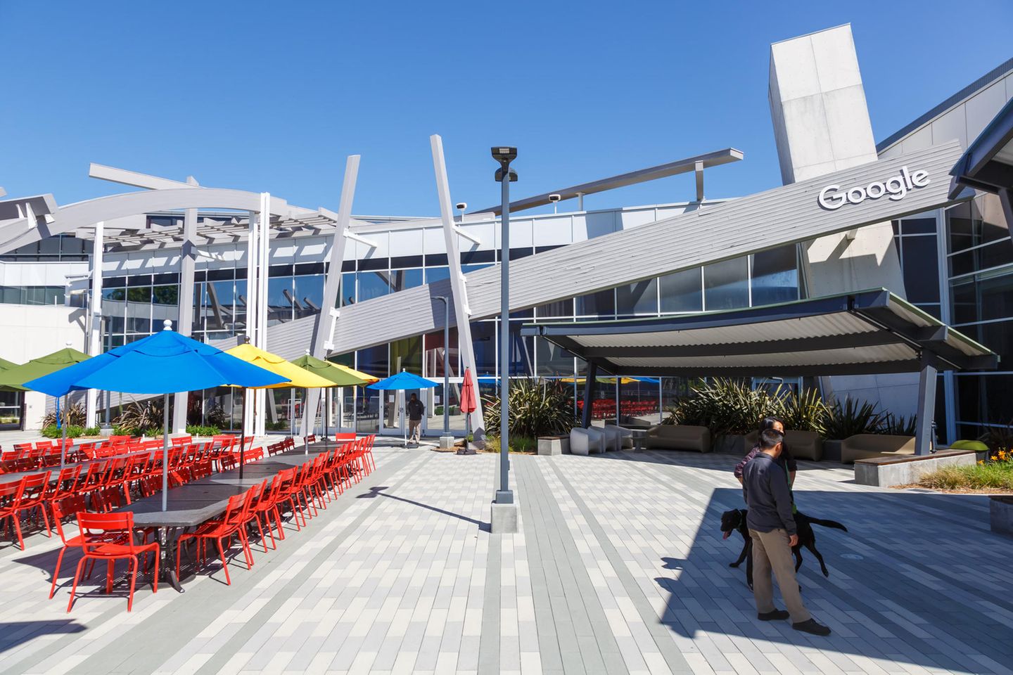 Google-Hauptsitz in Mountain View: Der Konzern war ein beliebter Arbeitgeber, doch unter den Massenentlassungen leidet das Image