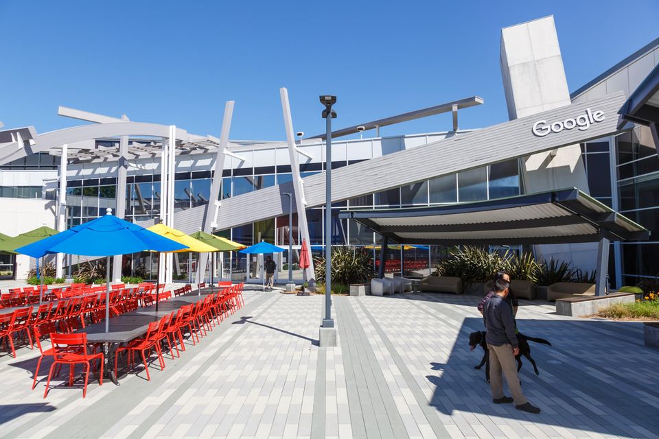 Google-Hauptsitz in Mountain View: Der Konzern war ein beliebter Arbeitgeber, doch unter den Massenentlassungen leidet das Image