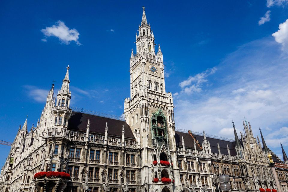 München wurde von den Testern mit 13 Punkten als zweitbeste digitale Verwaltung Deutschlands ausgezeichnet. Abzüge gab es lediglich beim Bauantrag und dem Unterhaltsvorschuss. Am stärksten digitalisiert ist laut dem Ranking die Anforderung einer Geburtsurkunde. Von den 32 untersuchten Städten setzte hier nur Potsdam auf Papierformulare. Potsdam bildete auch das Schlusslicht des Rankings und erhielt lediglich einen Punkt.