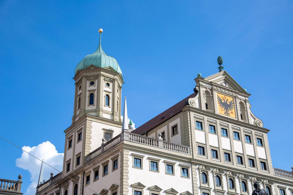 Augsburg verlor Punkte, weil unter anderem der Unterhaltsvorschuss nicht digital beantragt werden kann. Mönchengladbach erhielt ebenfalls in 5 der 15 Kategorien keinen Punkt. Das galt unter anderem für die Anmeldung in einer Bibliothek.