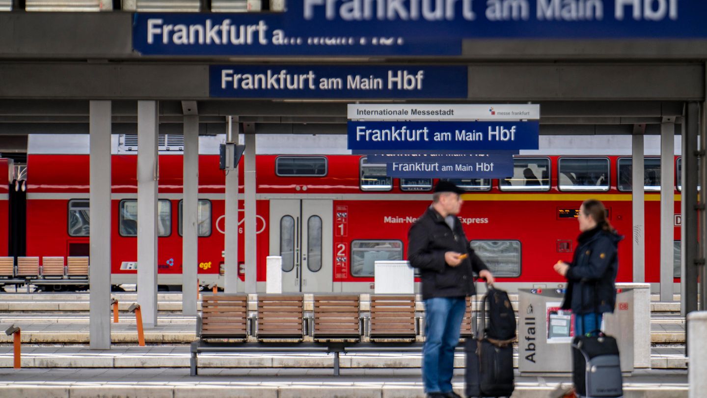Because of delays: Railroad had to pay record sum to rail passengers in ...