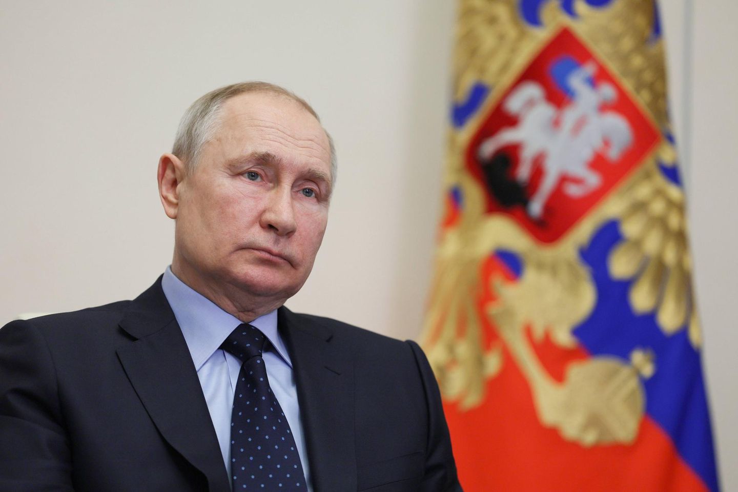 Der russische Präsident Putin nimmt an einer Videokonferenz teil