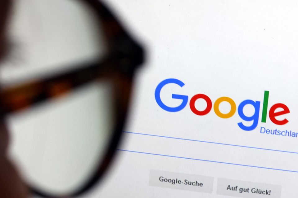 Die Google-Suche wird auf einem Computerbildschirm angezeigt