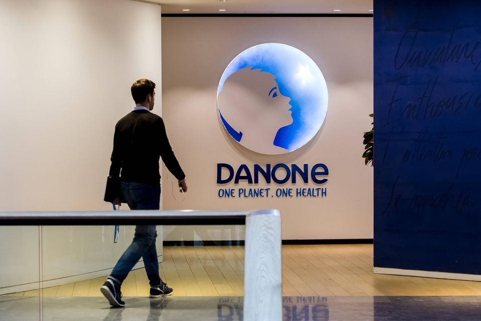 Danone-Logo in der Konzernzentrale in Paris