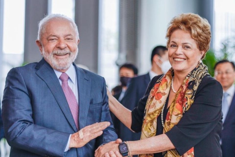 Brasiliens Präsident Lula da Silva mit der neuen Präsidentin der New Development Bank in Shanghai, Dilma Rousseff. 