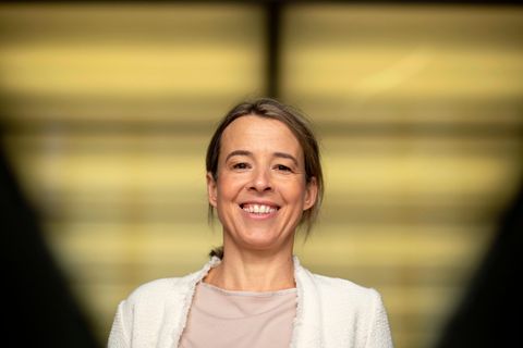 Ulrike Malmendier ist Edward J. and Mollie Arnold Professor of Finance an der University of California in Berkeley, Professor of Economics am Department of Economics und Professor of Finance an der Haas School of Business. Sie ist seit September 2022 Mitglied des Sachverständigenrates