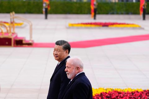 Brasiliens Präsident Lula ist am Freitag vom chinesischen Staatsoberhaupt Xi Jinping in Peking empfangen worden