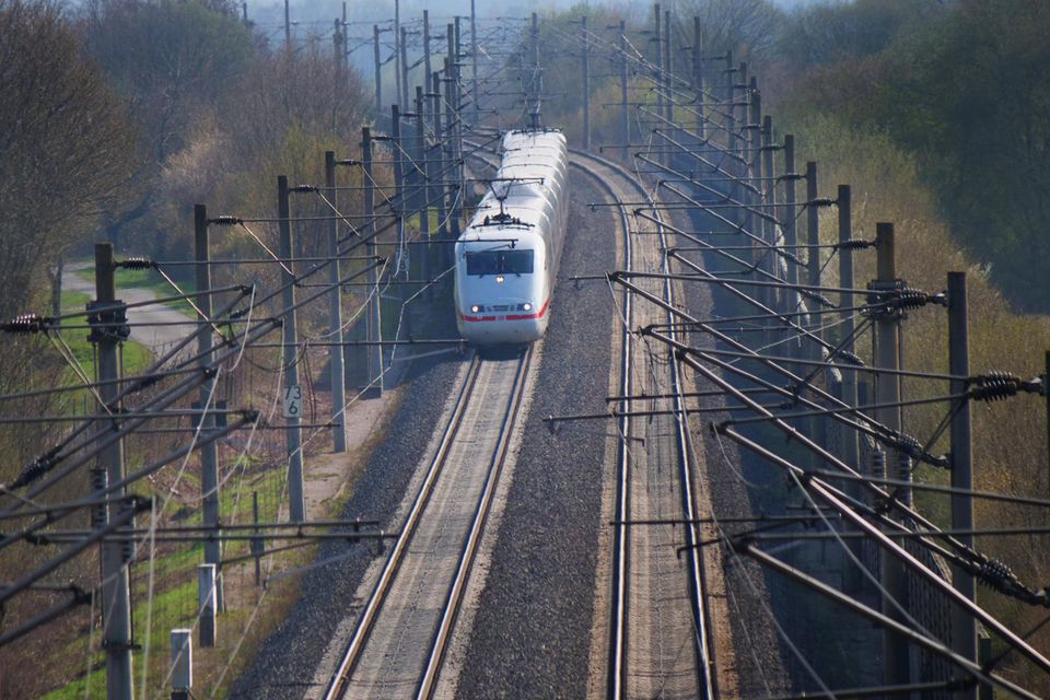Diskussion um Bahn-Aufspaltung: ICE-Trasse in Niedersachsen
