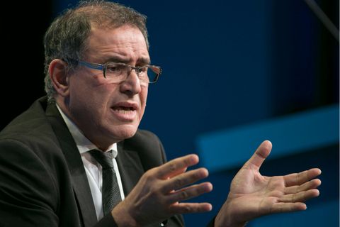Nouriel Roubini: Der Starökonom ist bekannt für seine pessimistischen Prognosen. Roubini sagte die Finanzkrise 2008 ziemlich präzise voraus, und bekam daraufhin den Spitzname „Dr. Doom“