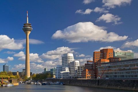 Blick auf den Medienhafen in Düsseldorf