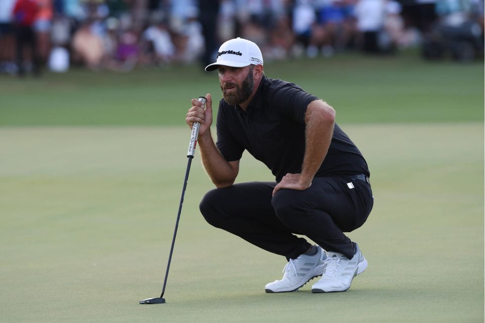 Sportart: Golf – Gehalt: 102 Mio. Dollar – Nebenverdienste: 5 Mio. Dollar  Wir bleiben auf feinstem Rasen. Der 38-jährige Dustin Johnson war einer der ersten Topstars, die zu LIV Golf wechselten. Die lukrative neue Tour, die mithilfe des saudi-arabischen Staatsfonds gegründet wurde, lockt Sportler mit deutlich höheren Preisgeldern als die Konkurrenztouren. Johnson soll sich allein 2022 mehr als 35 Mio. Dollar erspielt haben. In der letztjährigen Forbes-Liste schaffte es Johnson nicht einmal in die Top 50.