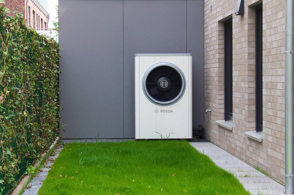 Wärmepumpe an einer Hauswand