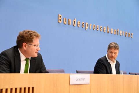 Staatssekretär Patrick Graichen (links) und Minister Robert Habeck bei einer Pressekonferenz Anfang 2022