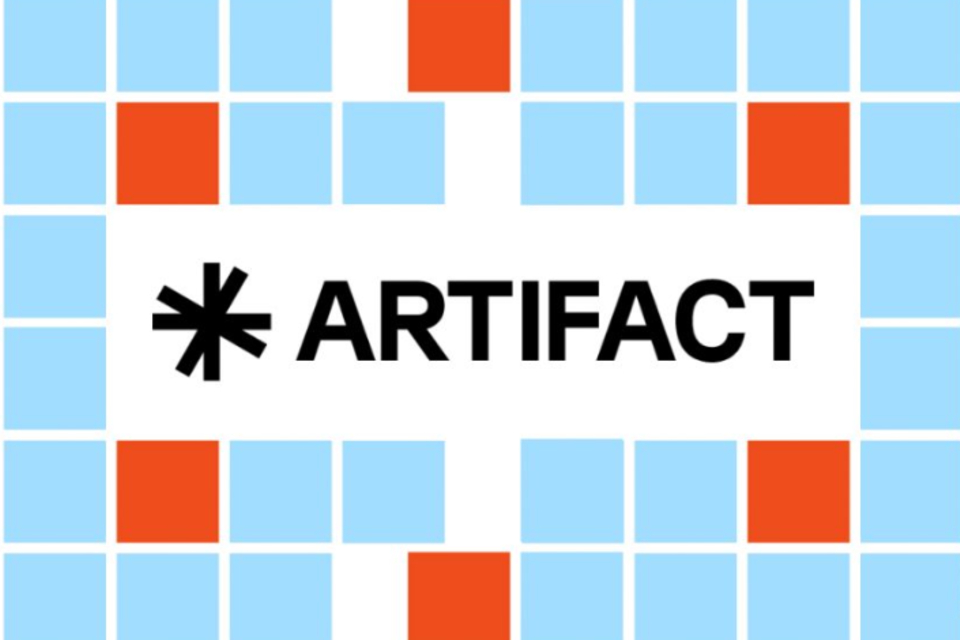 Artifact Artifact fällt etwas aus der Reihe, da es eigentlich keine Social-Media-, sondern eine News-Plattform ist. Nutzerinnen und Nutzer bekommen hier einen personalisierten Nachrichtenfeed von verschiedenen Artikeln. Die Inhalte können sowohl von bekannten Medienmarken als auch von kleineren Blogs stammen. Nutzerinnen und Nutzer können die Beiträge zwar kommentieren, aber keine eigenen Inhalte schaffen. Gegründet wurde Artifact von Instagram-Mitgründer Kevin Systrom, der sich für sein Start-up von Tiktok inspirieren ließ. Dessen Erfolg basiert zu einem großen Teil auf einem besonders ausgeklügelten Algorithmus, der Usern zielgenaue Kurzvideos vorschlägt. Eine ähnliche künstliche Intelligenz setzt nun auch Artifact ein.