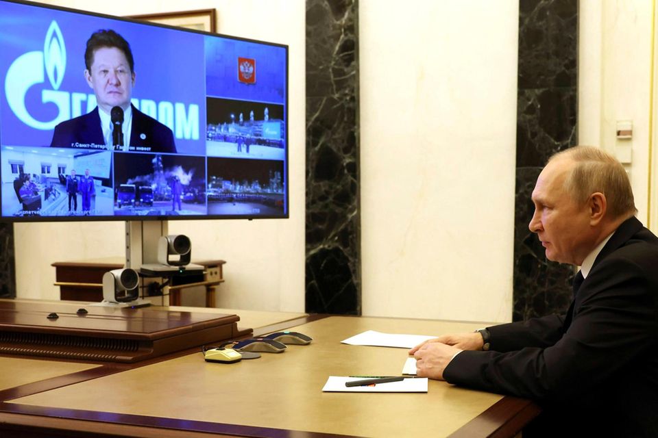 Der russische Präsident Wladimir Putin nimmt an der Eröffnungszeremonie eines Gazprom-Gasfeldes via Video teil