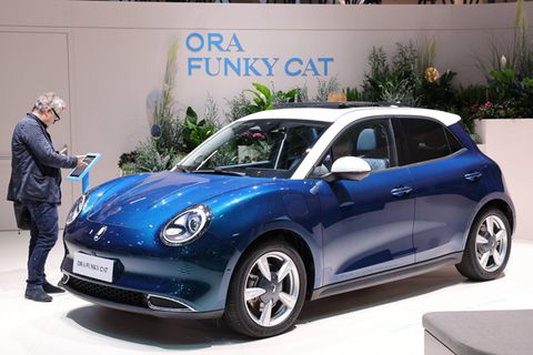 Der Ora Funky Cat steht auf der Automesse in Paris