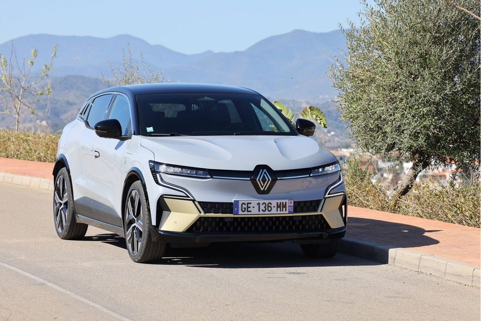 Das Ranking konzentrierte sich auf sechs große Märkte für Elektromobilität: China, die Europäische Union, Indien, Japan, die Republik Korea sowie die Vereinigten Staaten von Amerika. 89 Prozent der dort verkauften E-Autos entfielen den Angaben zufolge auf die 20 untersuchten Hersteller. Weltweit seien es 65 Prozent gewesen. Fünf der zehn Spitzenreiter im Ranking stammten aus Europa. Renault belegte mit 47 Punkten Platz sieben. Der französische Autobauer erhielt als einziges Unternehmen neben der Nummer eins die volle Punktzahl für die langfristigen Zielvorgaben, was den Anteil an emissionsfreien Modellen angeht, um die Klimaerwärmung unter dem Ziel von zwei Grad zu halten.